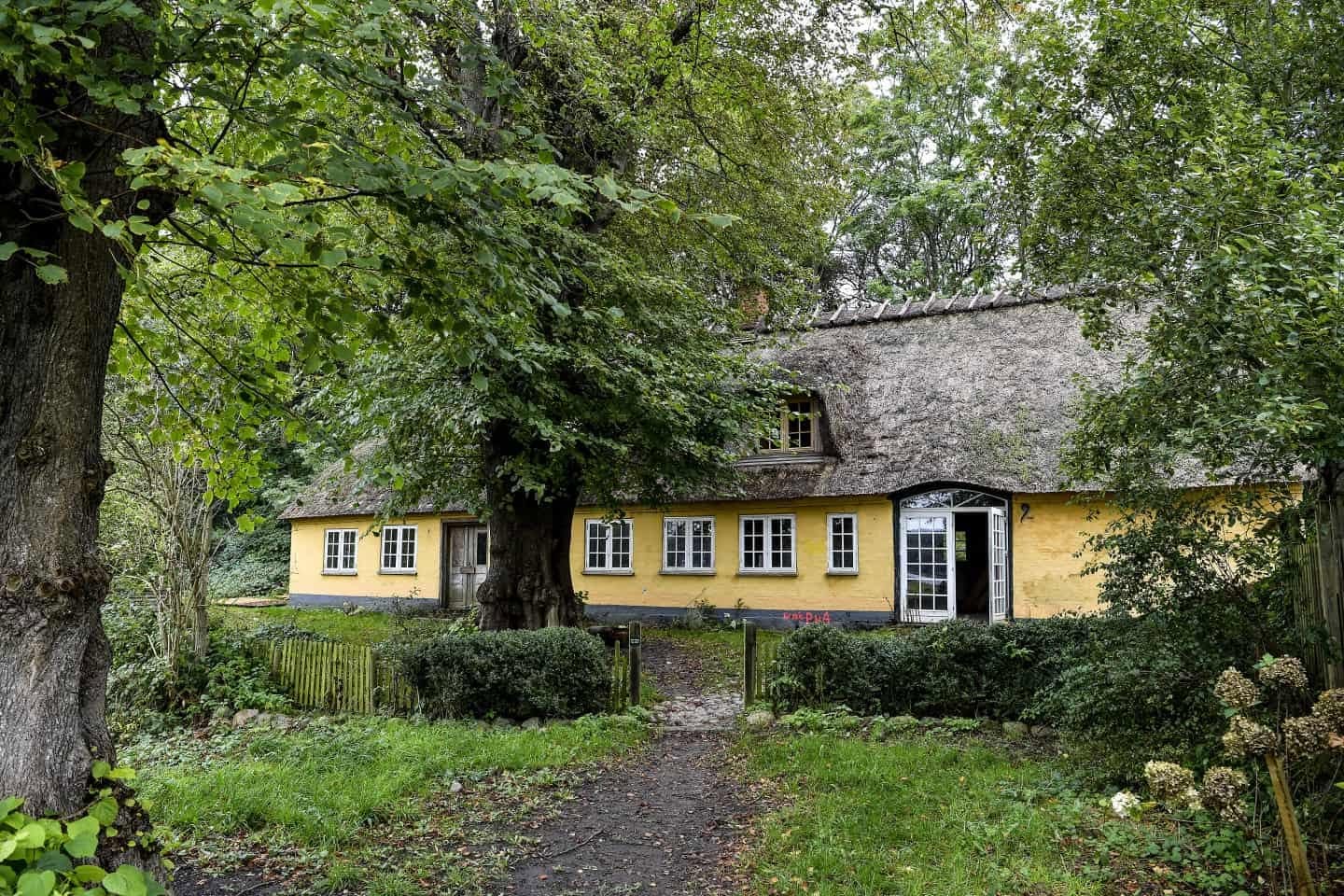 Billedmateriale fra indlægget: Nedrivning af den bevaringsværdige bygning på Store Okseø 3, 6340 Kruså Kultur, Miljø & Erhverv har besluttet ikke at nedlægge forbud mod nedrivn